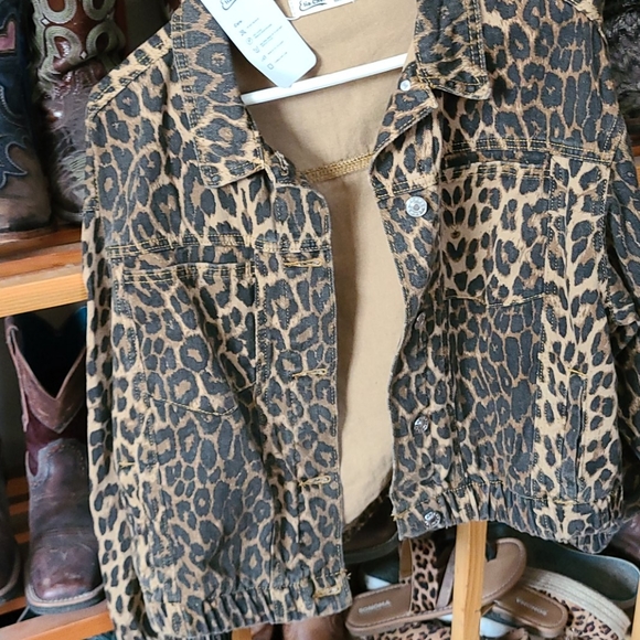 Cute cheetah jacket - Picture 5 of 5